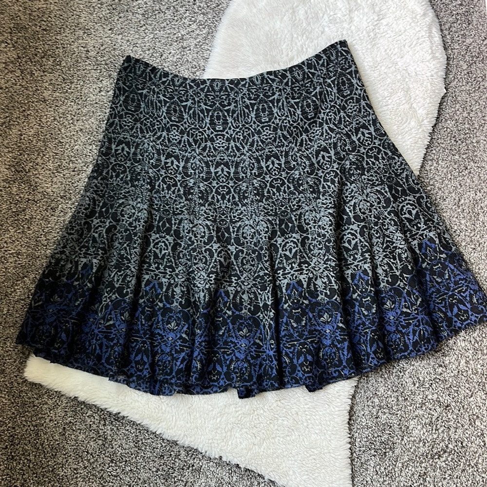 Elie Tahari size 14 tapered gray and blue skirt.